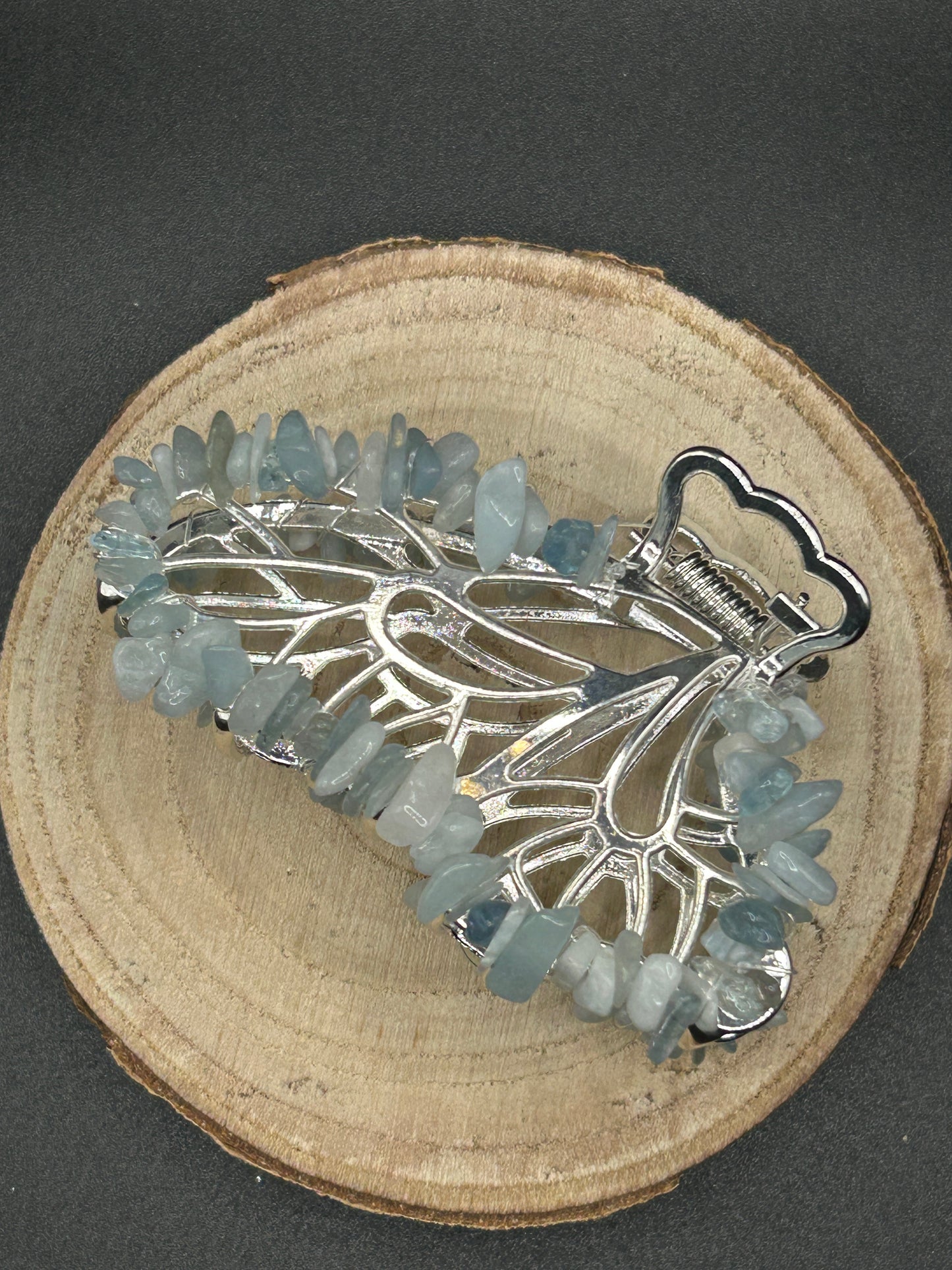 Haarklammer aus Metall mit Mondstein Chips verziert