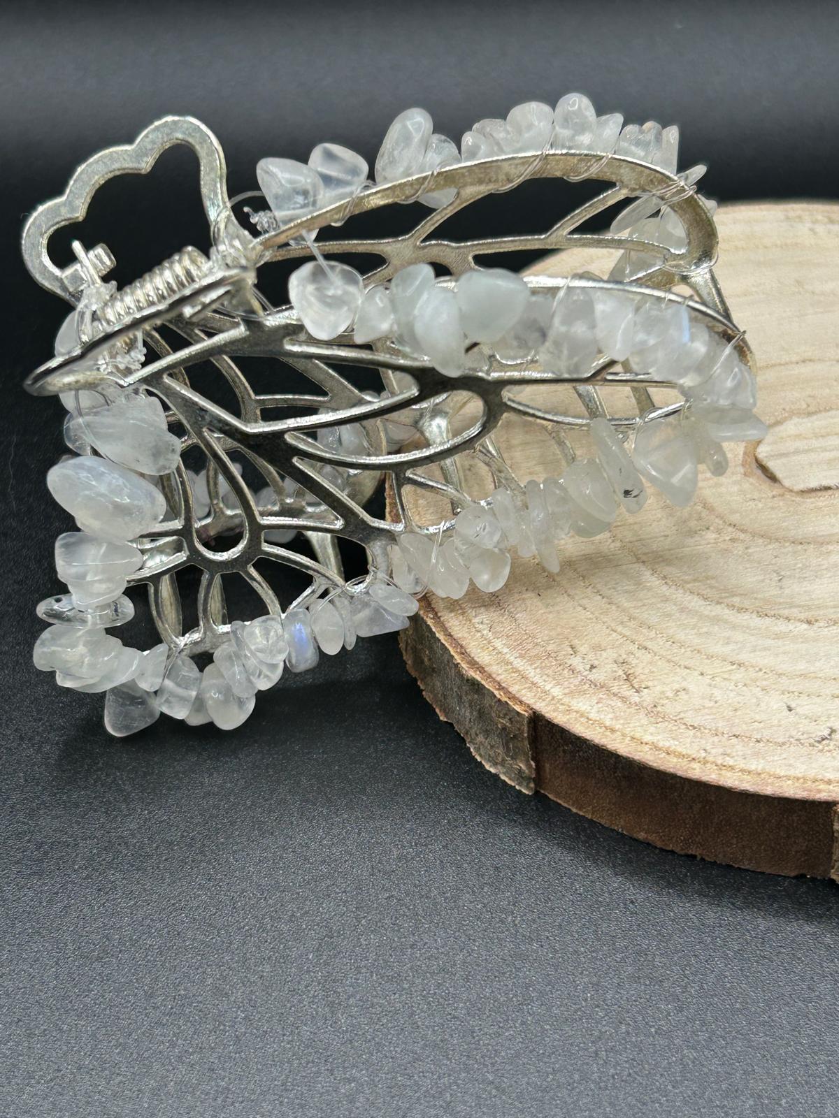 Haarklammer aus Metall mit Mondstein Chips verziert